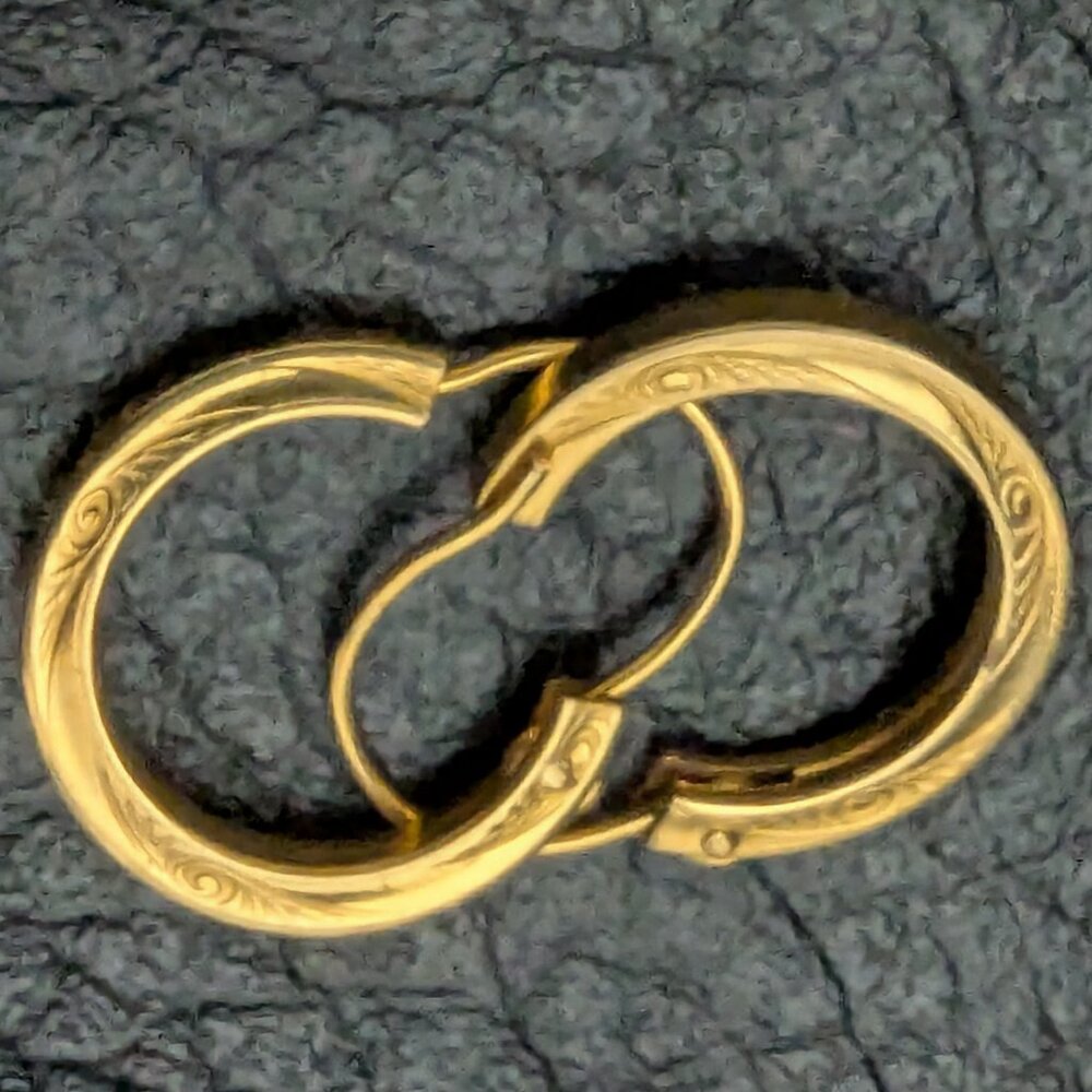 Small Hoop Earrings 14K